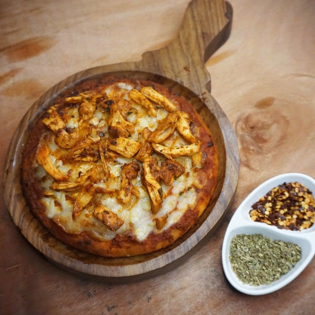 Lalco Cafe's - Butter Chicken Pizza